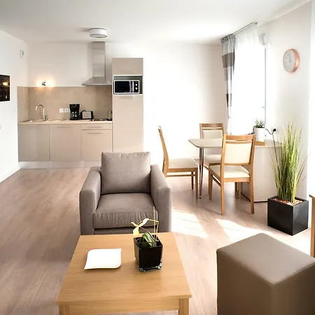 アパートホテル Domitys Sophia ニーム